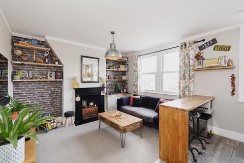 Flat 2, 76 Upper High Street, Epsom, KT17 4RQ