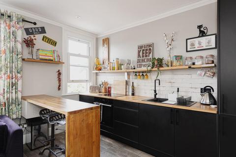 Flat 2, 76 Upper High Street, Epsom, KT17 4RQ