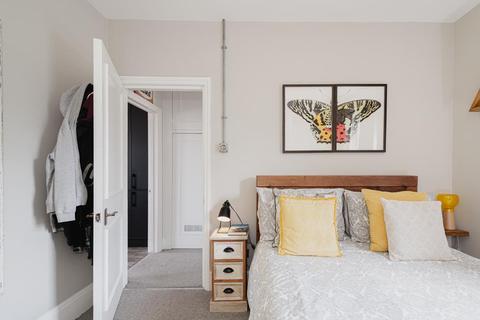 Flat 2, 76 Upper High Street, Epsom, KT17 4RQ
