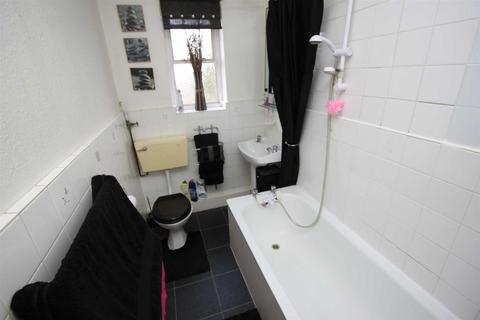 2 bedroom flat to rent - The Grove, Southend On Sea