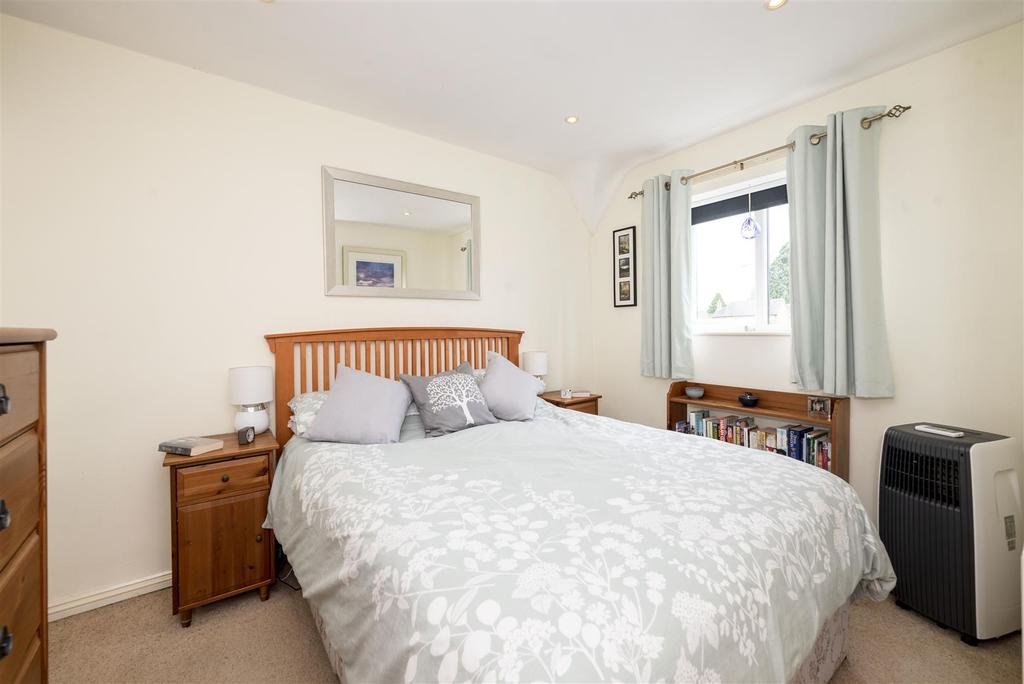 Bedroom 1.jpg