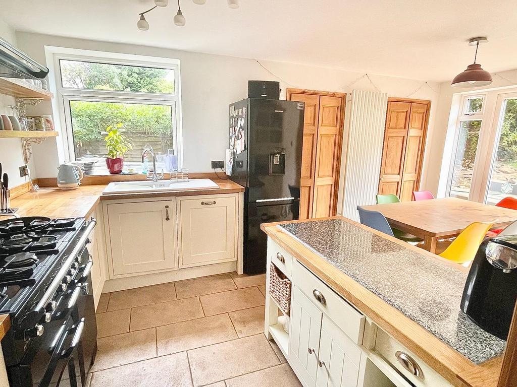 Stannard Way, Brixworth, Northamptonshire, NN6 3 bed semidetached