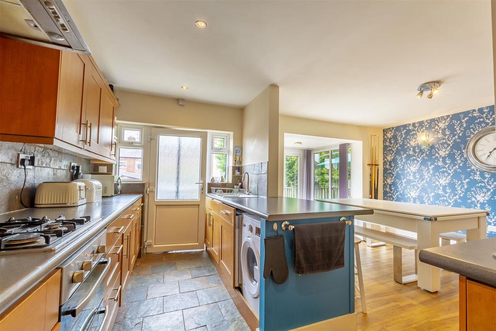 Kitchen Diner (2)-HDR copy.jpg
