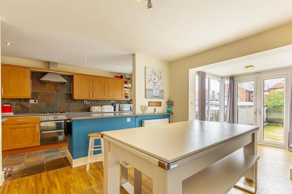 Kitchen Diner (11)-HDR copy.jpg