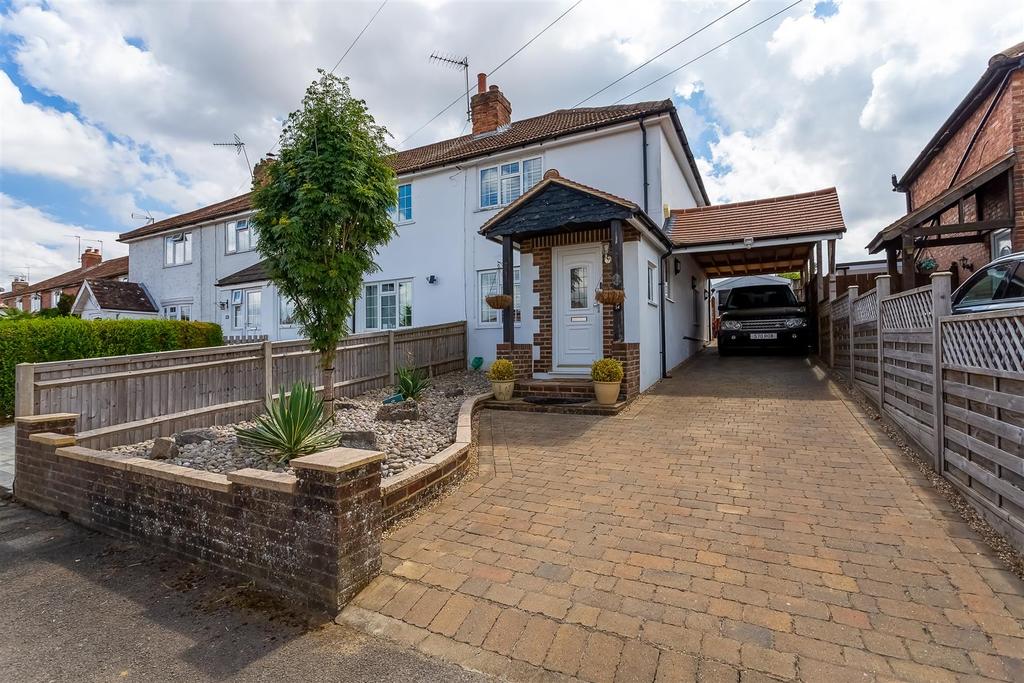 Beechen Lane, Lower Kingswood, Tadworth 2 bed end of terrace house £