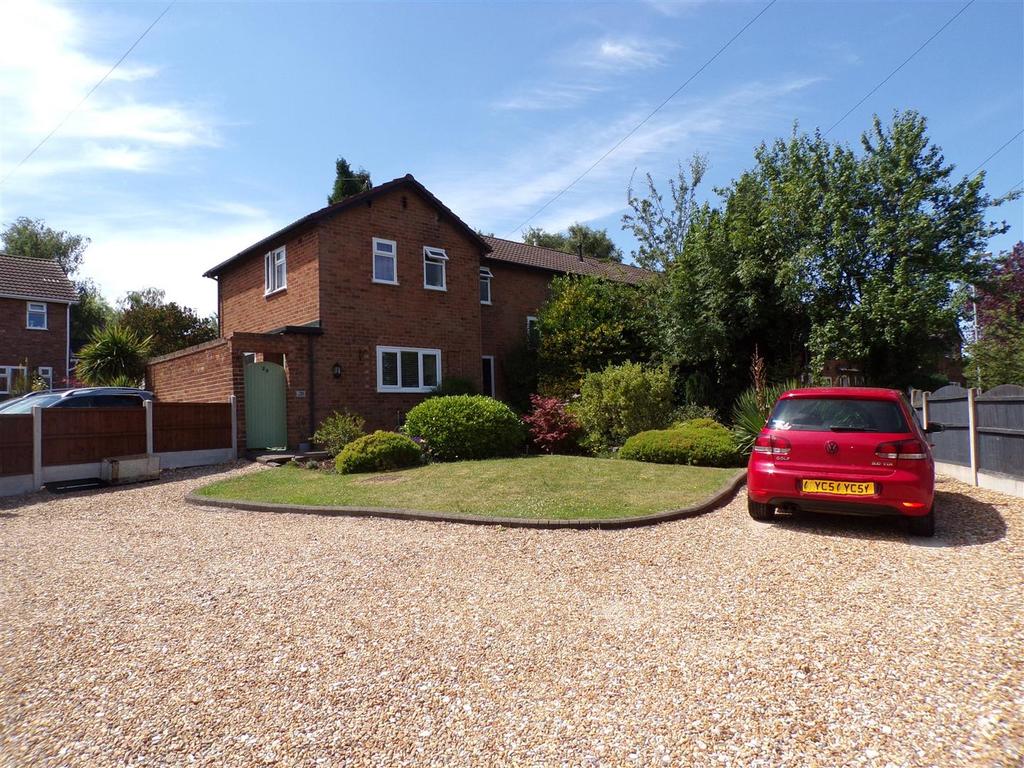 Millmoor Avenue, Rugeley 3 bed house £240,000