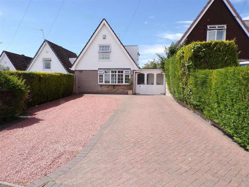 Daffodil Walk, Rugeley 3 bed detached house £300,000