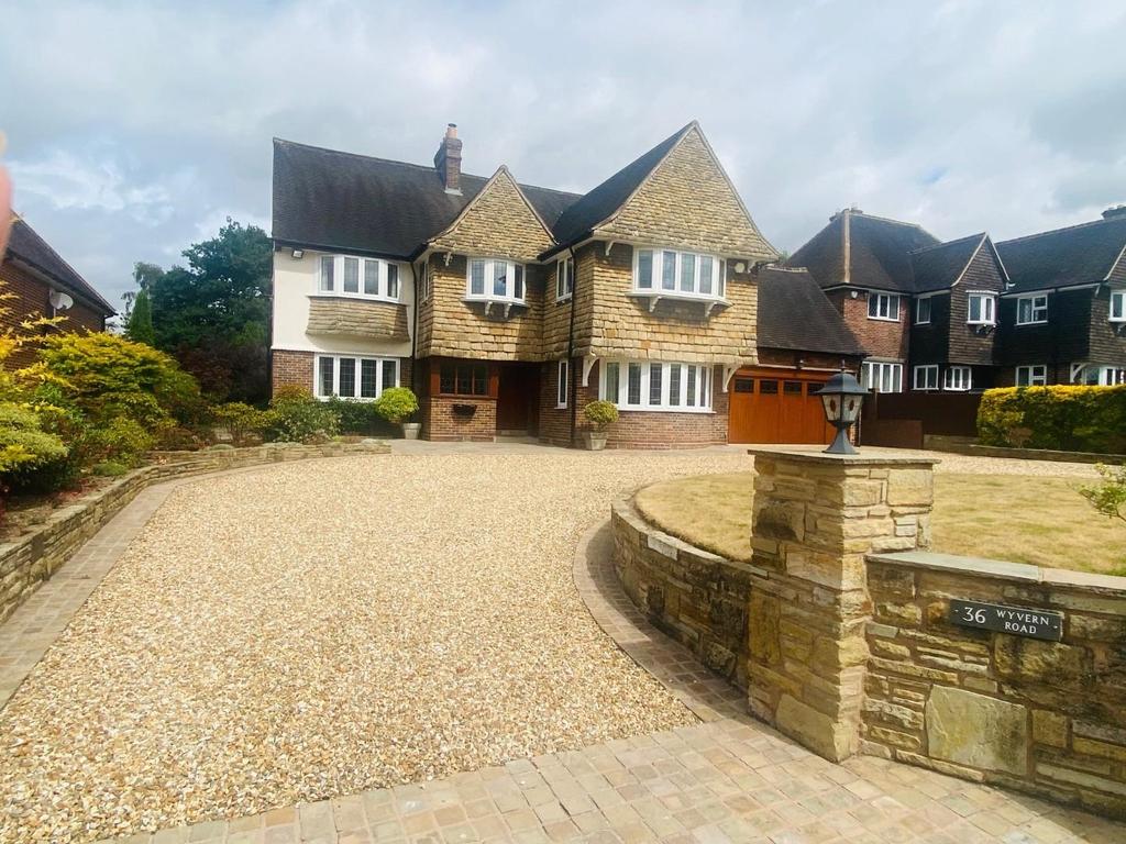 Wyvern Road, Sutton Coldfield 5 bed detached house £3,800 pcm (£877 pw)