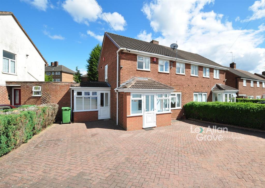 Howley Grange Road, Halesowen 3 bed semidetached house £270,000