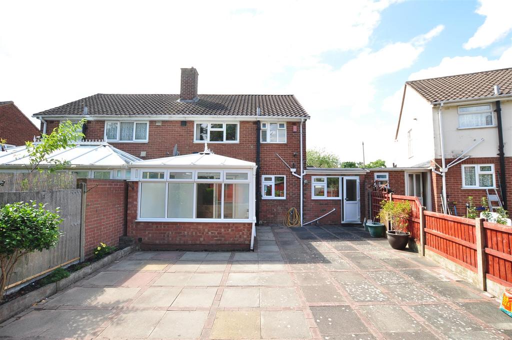 Howley Grange Road, Halesowen 3 bed semidetached house £270,000