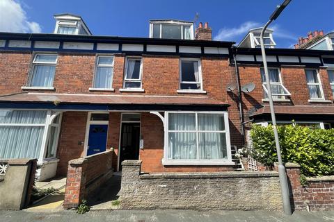 4 bedroom terraced house for sale - Victoria Avenue, Filey, YO14 9AN