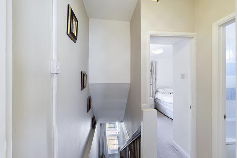 22 Conquest Road, Addlestone, KT15 1SN