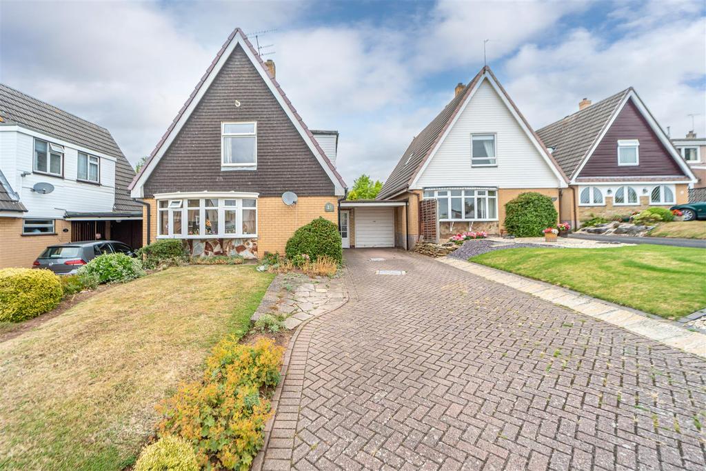 23 Cherrington Gardens, Compton 3 bed link detached house £349,950