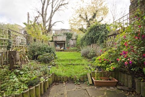 60 Glenarm Road, London, E5 0LZ