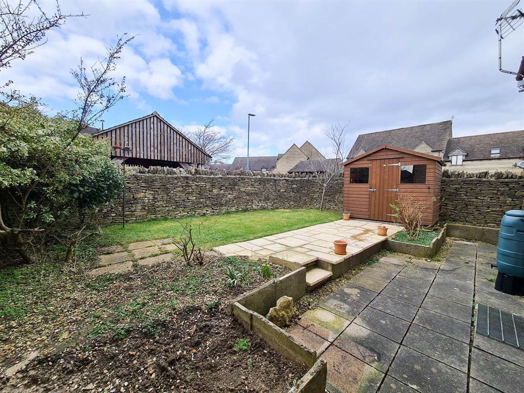 Farriers Croft, Bussage, Stroud, GL6 8JW 2 bed terraced house £225,000