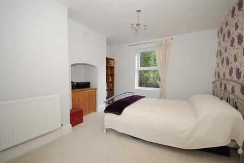 114 Bath Road, Stroud, GL5 3NX