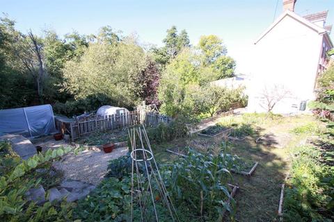 114 Bath Road, Stroud, GL5 3NX