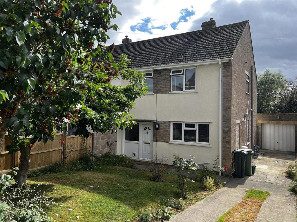 Marling Crescent, Stroud, GL5 4LB 3 bed semidetached house £365,000