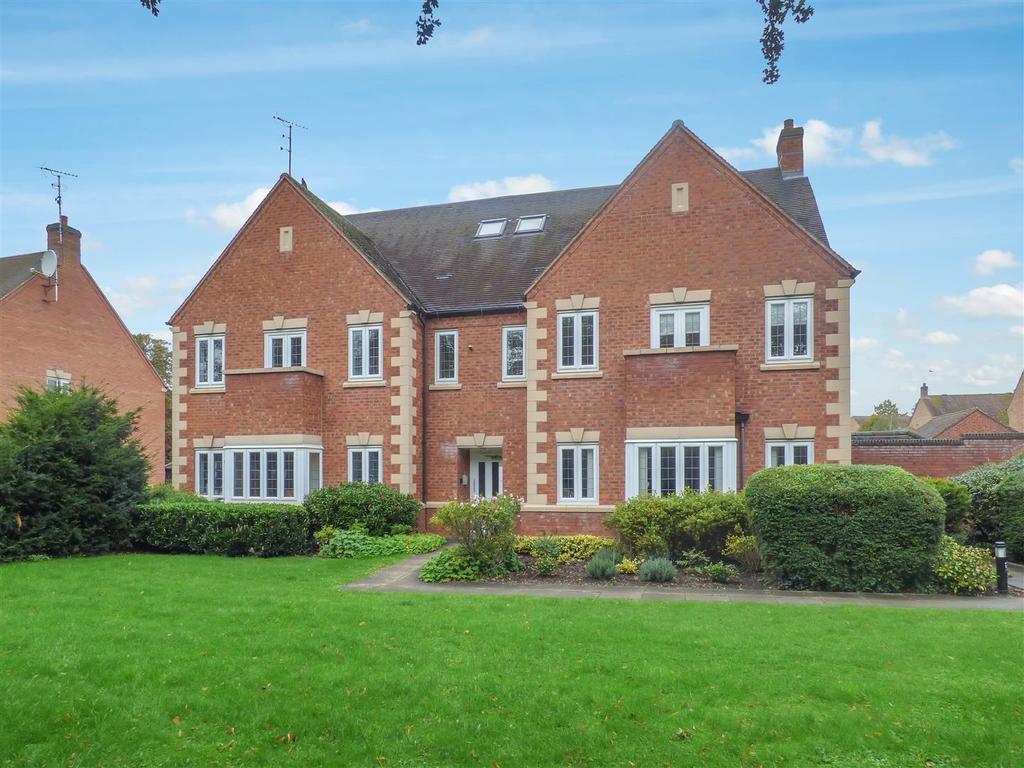 Coopers Close, Stratford Upon Avon 2 bed apartment £875 pcm (£202 pw)