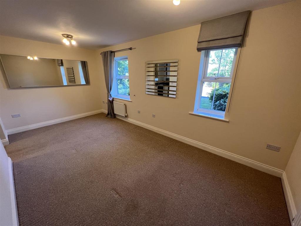 Snitterfield Drive, Shirley, Solihull 2 bed apartment £169,950