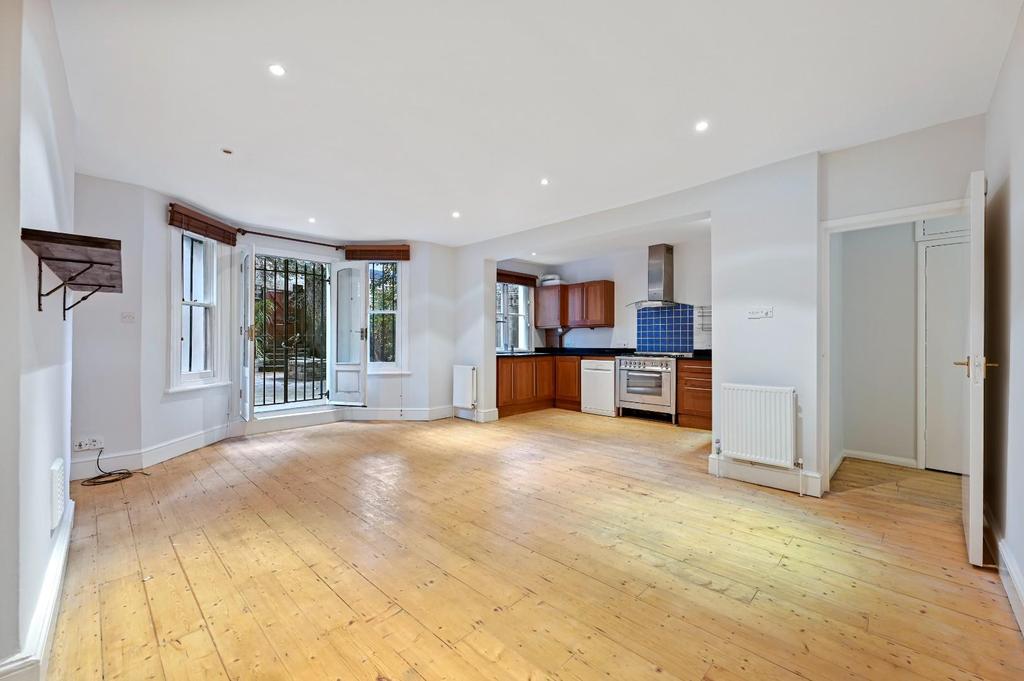 Sinclair Gardens, London W14 2 bed flat £2,383 pcm (£550 pw)