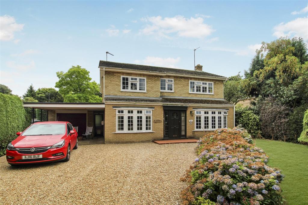 Cedar Grove, North Runcton 4 bed detached house for sale £500,000