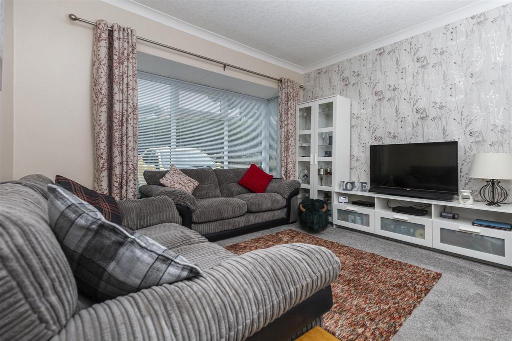 Cowcliffe Hill Road, Fixby, Huddersfield 3 bed semidetached bungalow