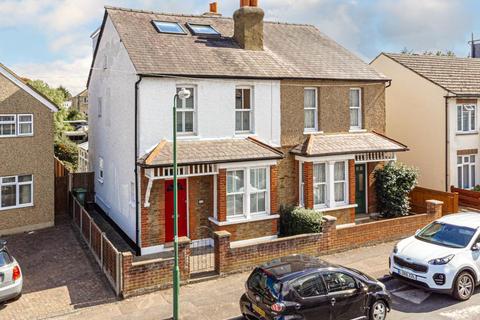 32 Lindsay Road, Worcester Park, KT4 8LE