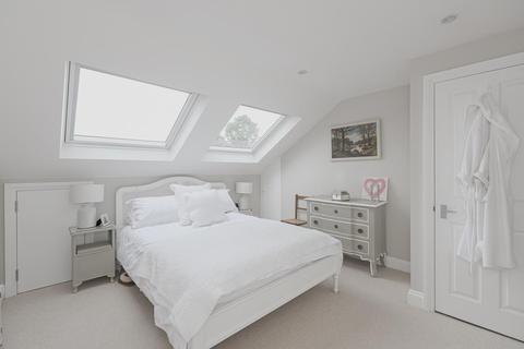 32 Lindsay Road, Worcester Park, KT4 8LE