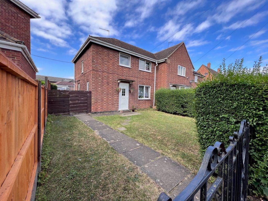 1 Clarke Road 3 bed house £875 pcm (£202 pw)