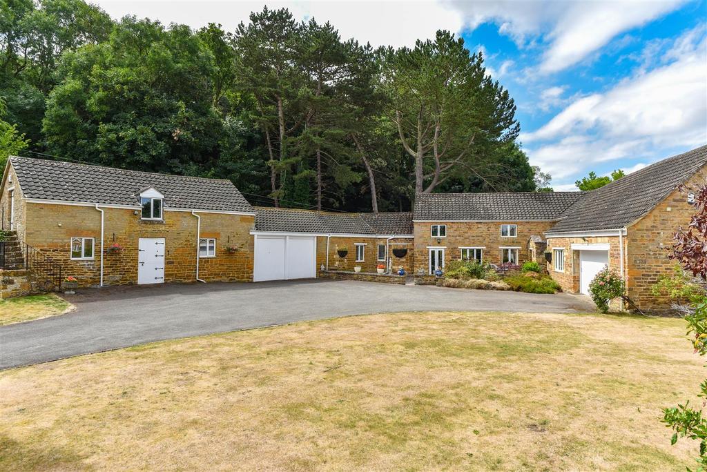 Lower Harlestone, Northampton 5 bed detached house £1,100,000