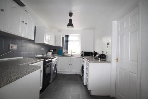 3 bedroom terraced house to rent - The Avenue, Clayton, Bradford