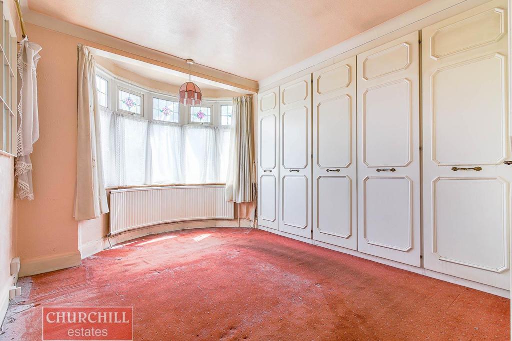 Empress Avenue, Aldersbrook, Wanstead 3 bed end of terrace house £600,000