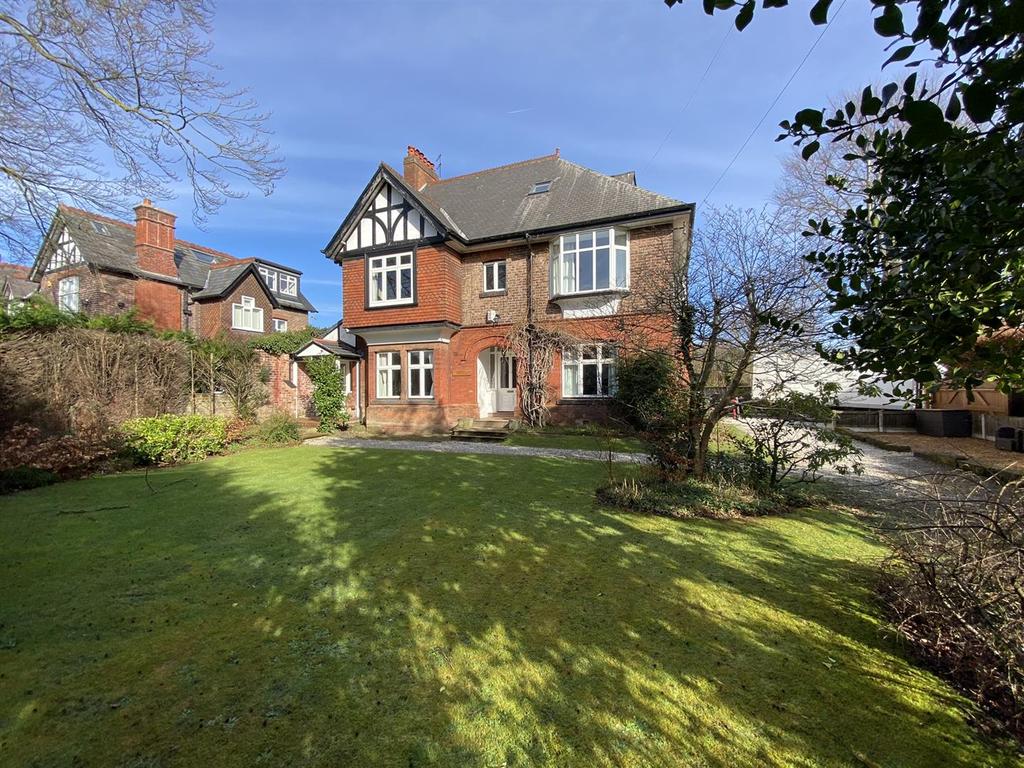 Park Road, Timperley, Altrincham 6 bed house £3,995 pcm (£922 pw)