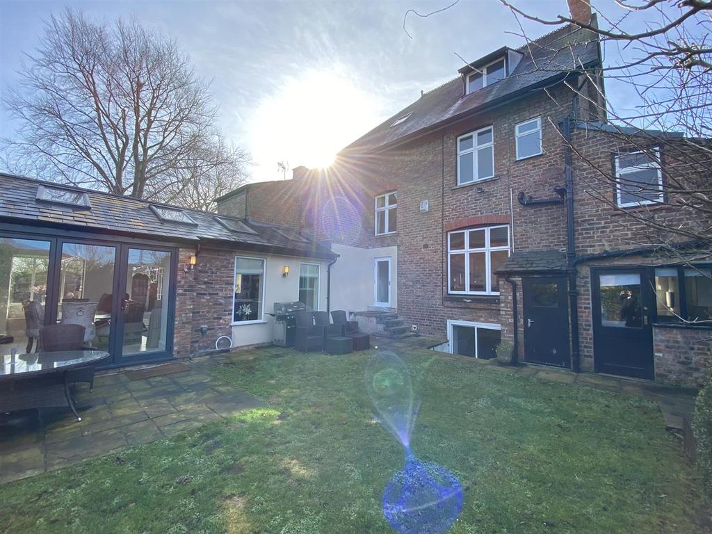 Park Road, Timperley, Altrincham 6 bed house £3,995 pcm (£922 pw)