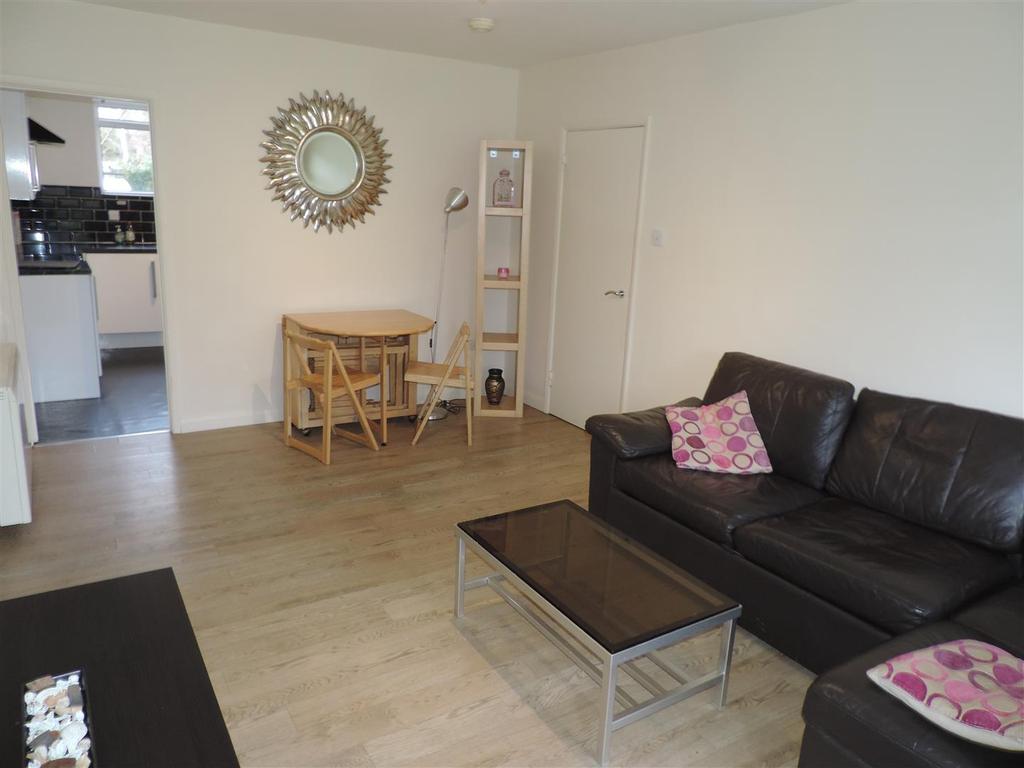 Forester Avenue, Bath 2 bed apartment £1,295 pcm (£299 pw)