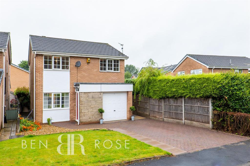 Long Croft Meadow, Chorley 3 bed detached house £1,395 pcm (£322 pw)