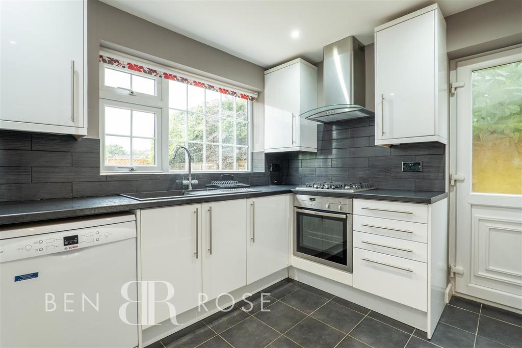 Long Croft Meadow, Chorley 3 bed detached house £1,395 pcm (£322 pw)
