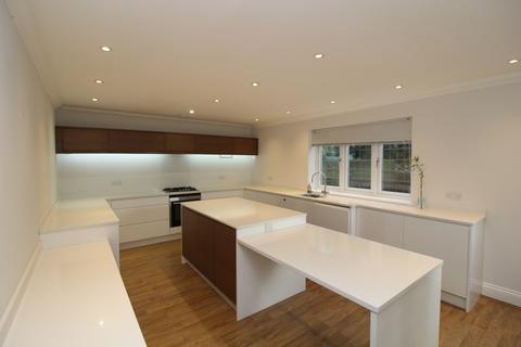 4 bedroom detached house to rent, Cromwell Road, Warley, CM14