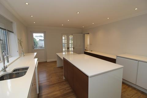 4 bedroom detached house to rent, Cromwell Road, Warley, CM14