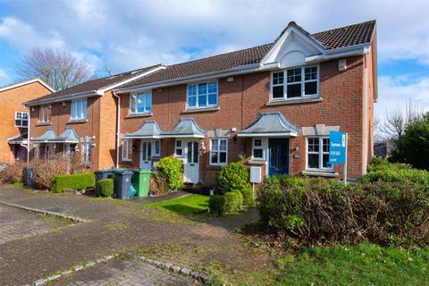 2 bedroom end of terrace house to rent, Camberley