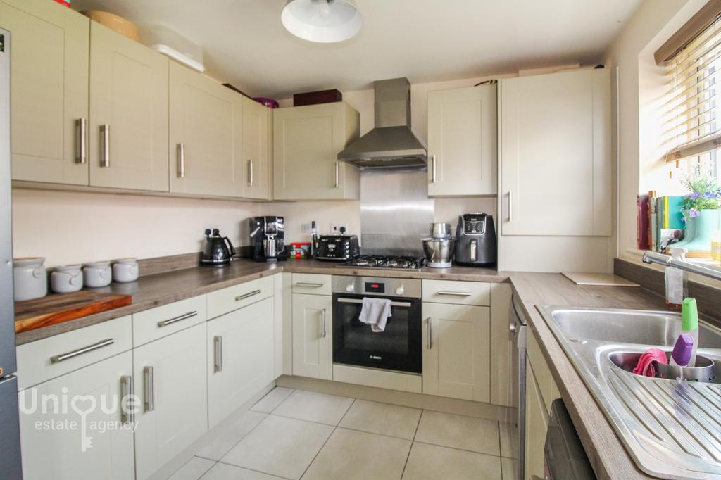 Fletcher Drive, Lytham St. Annes, FY8 5 bed detached house £360,000