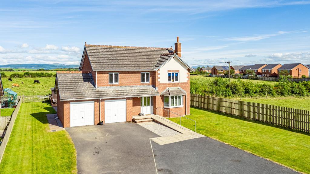 Bruce Court, Lochmaben, DG11 4 bed detached house for sale £350,000