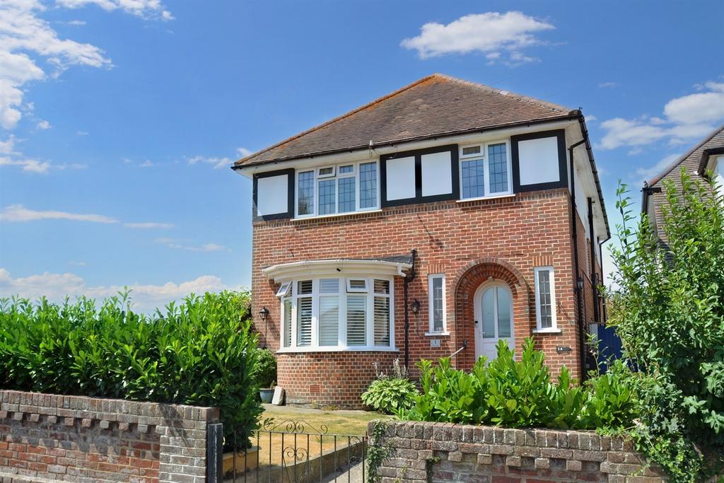 East 2 bed flat for sale £375,000