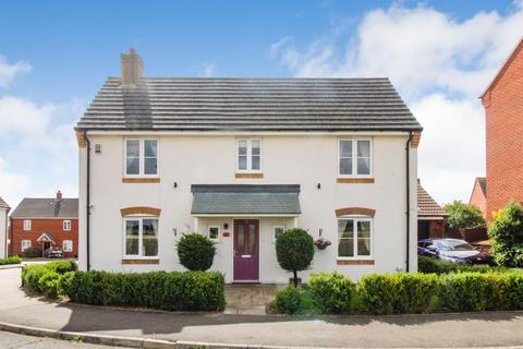 4 bedroom detached house to rent, Crispin Drive, Bedford
