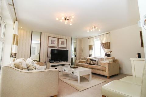 4 bedroom detached house to rent, Crispin Drive, Bedford