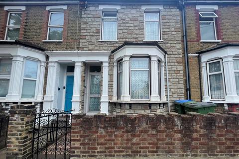 4 bedroom terraced house to rent - Troughton Road, Charlton, London, Greater London, SE7