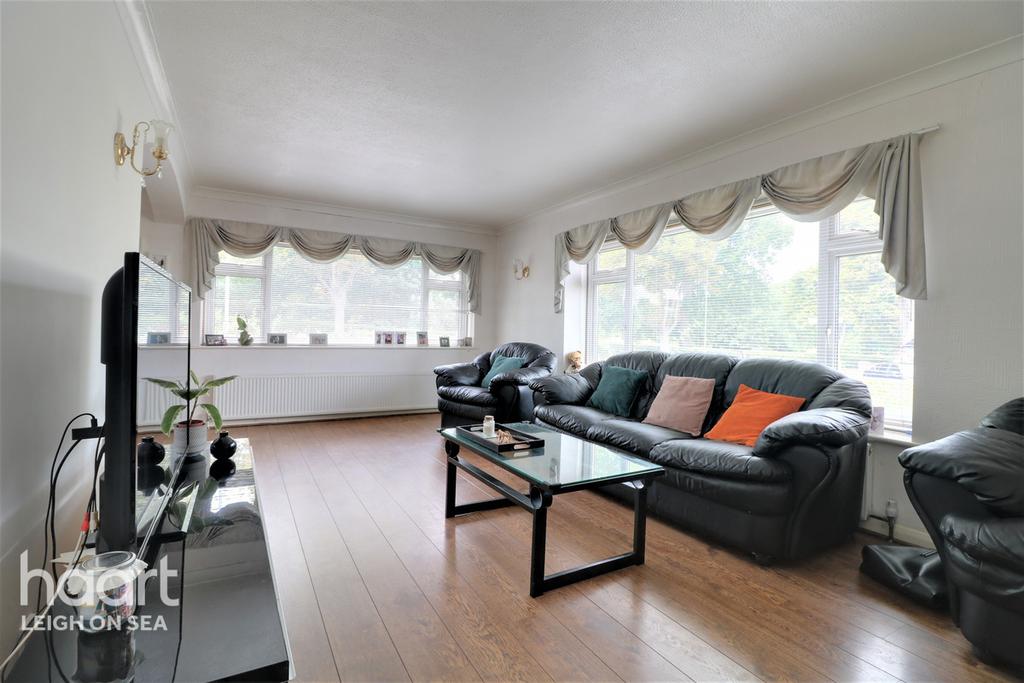 Mountdale Gardens, LeighOnSea 5 bed detached house for sale £800,000