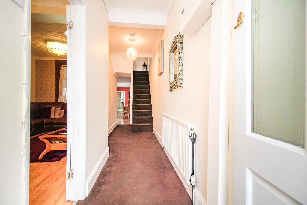 Boleyn Road, Forest Gate / Upton Park E7 4 bed end of terrace house £