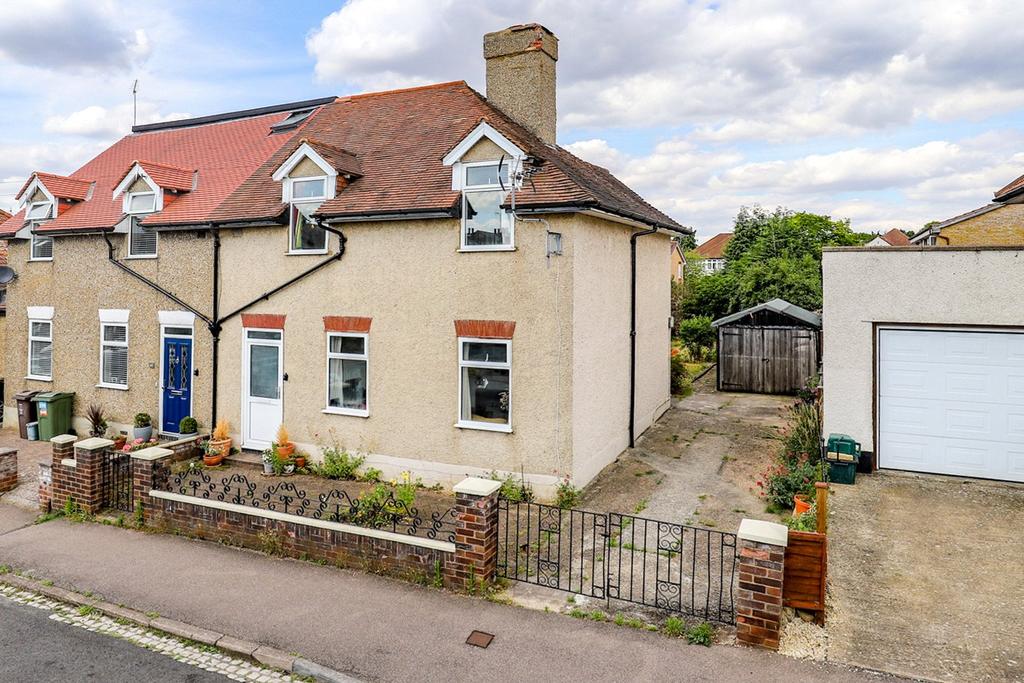 Cambridge Road, St. Albans... 3 bed semidetached house £615,000
